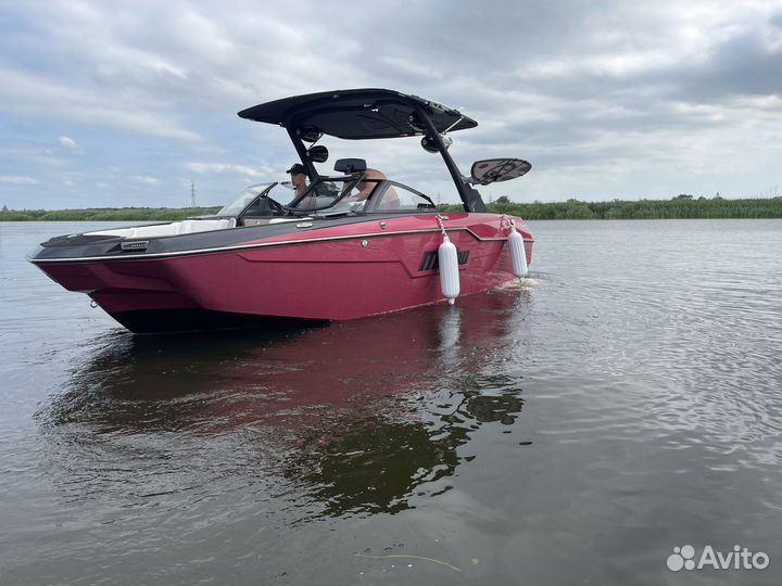 Катер буксировщик Malibu M220