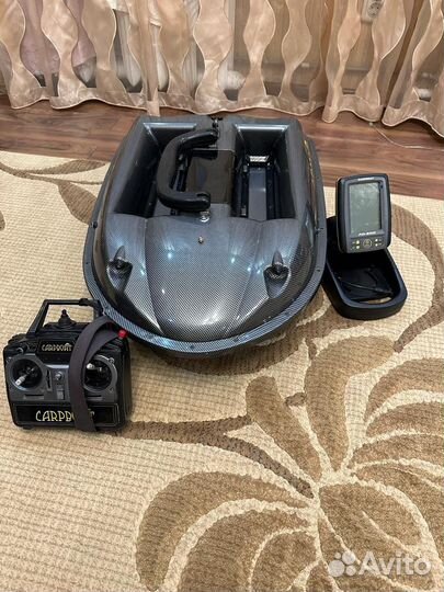 Прикормочный кораблик с эхолотом