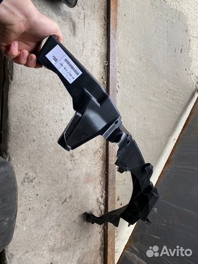 51647116707 Кронштейн фары левый бмв е90