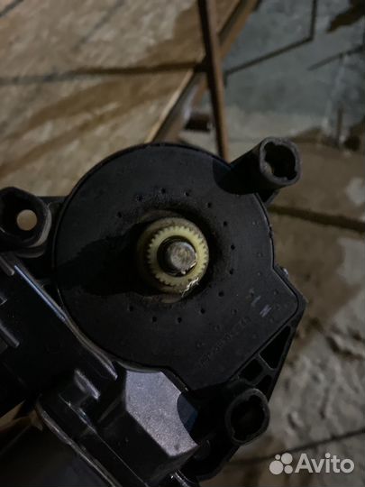 Стеклоподьемник таурег