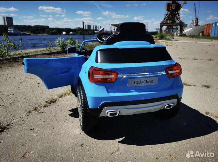 Электромобиль Мерседес белый