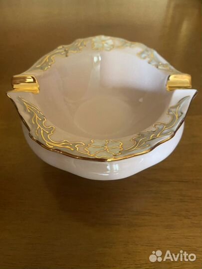 Пепельница из розового фарфора