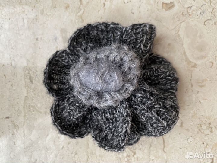 Брошь цветок из пряжи