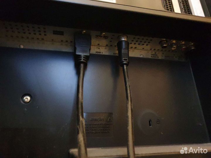 Телевизор Philips диагональ 42, ширина 1 м