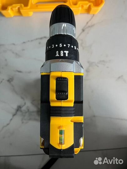 Шуруповерт DeWalt 21V