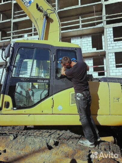 Боковое правое стекло на komatsu PC240-340 7 серия