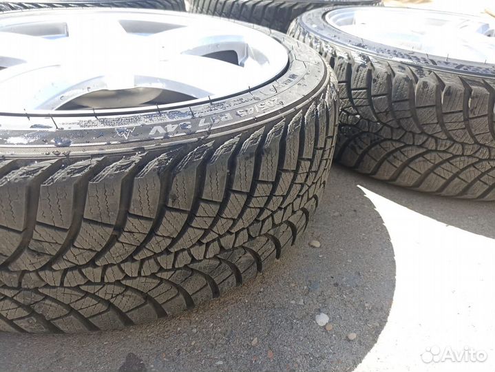 R17 Kumho WinterCraft WP71 205/45, PCD 4x98 DIA 58.6
