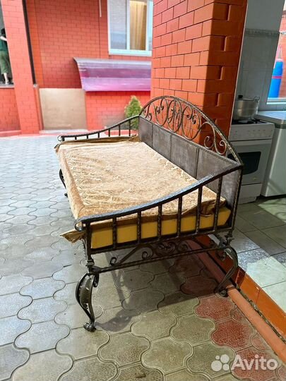 Кованный диван