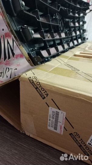 Решетка радиатора основная Toyota Land Cruiser 200