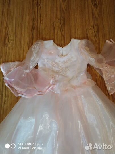 Красивое праздничное платье на 2-3года