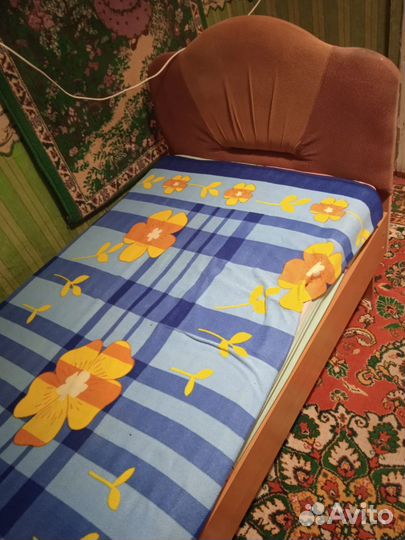 Кровать однаспальная и диван софа