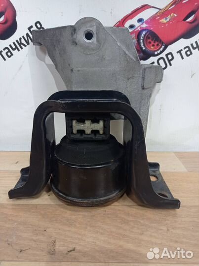 Подушка крепления двигателя правая Nissan Juke