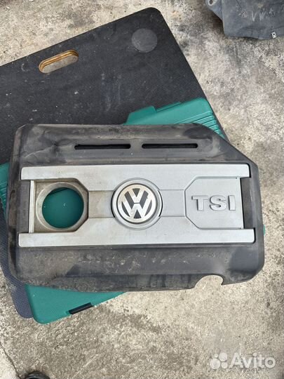 Крышка двигателя VW Passat B7 B6 CC