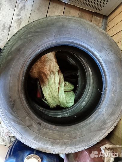 Ovation V-02 205/70 R15C