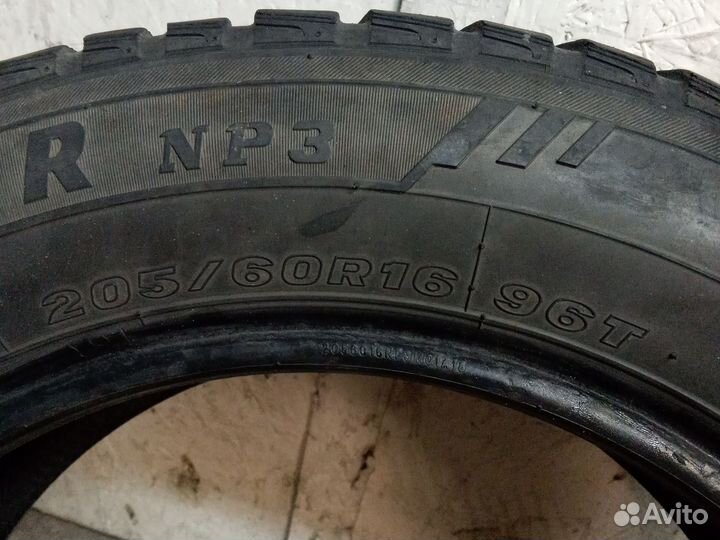 Maxxis ArcticTrekker NP3 205/60 R16 96T