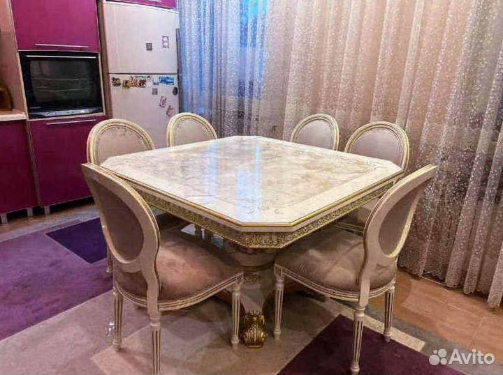 Стол и стулья