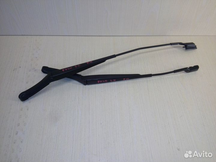 Поводок дворника Volkswagen Polo 2012 год