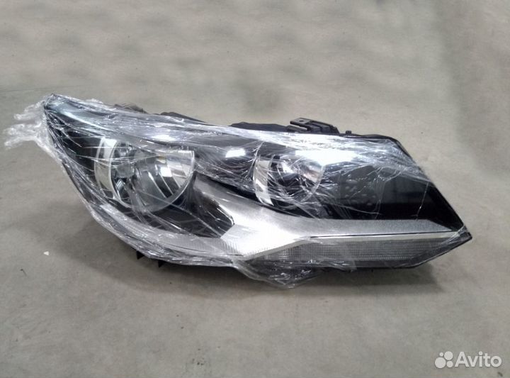 Новая фара Volkswagen Tiguan 11-17 галоген