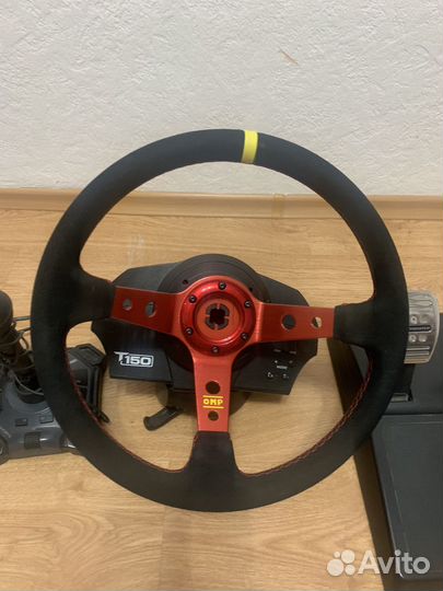 Игровой руль с педалями thrustmaster t150