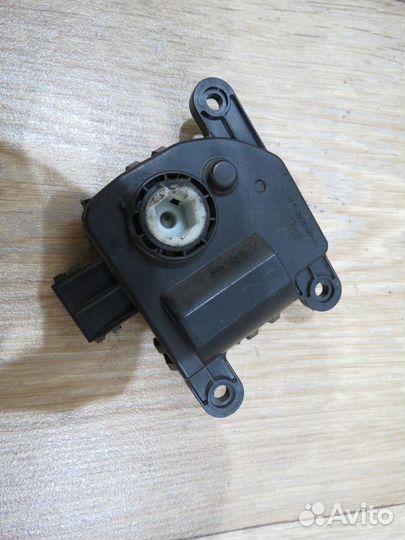 Моторчик заслонки отопителя Hyundai Solaris