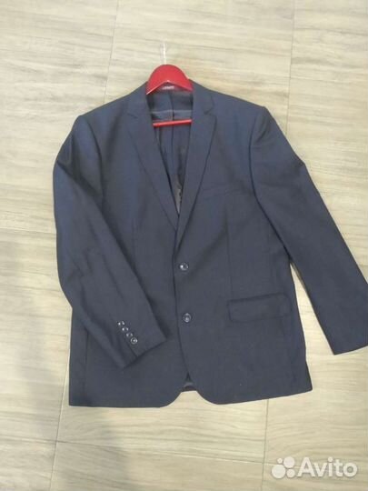 Строгий классический костюм