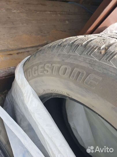 Bridgestone Blizzak Spike-01 285/60 R18