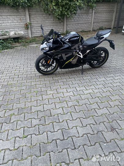 CF moto 300 SR