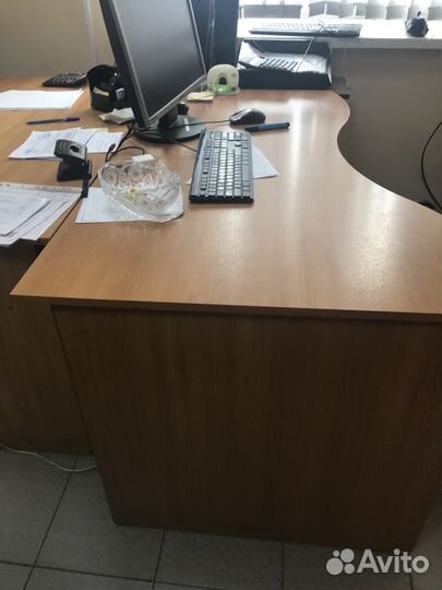 Стол офисный с ящиками