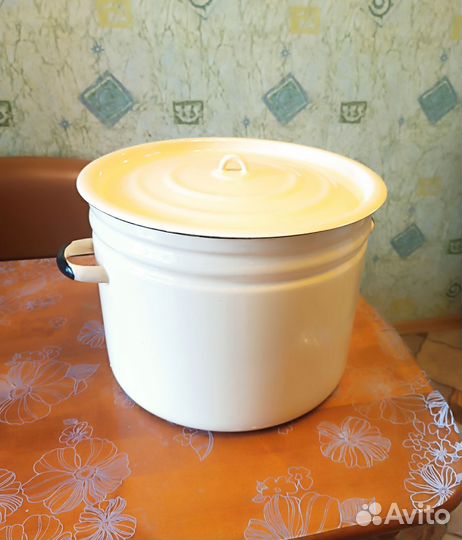 Кастрюля эмалированная