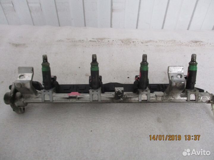 Топливная рейка рампа форсунки Ford Fusion