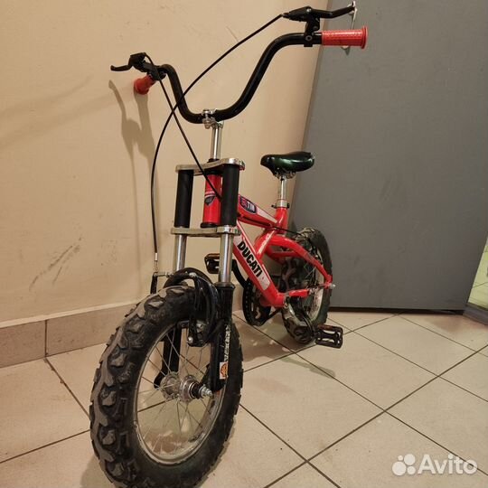 Отличный велосипед Ducati. На возраст 5-8 лет