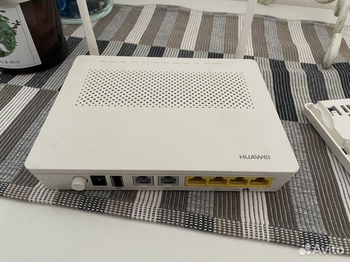 Продаю роутер huawei