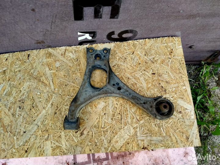 Рычаг передний нижний правый Honda Civic 4D