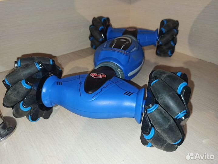 Машинка перевертыш на пульте управления