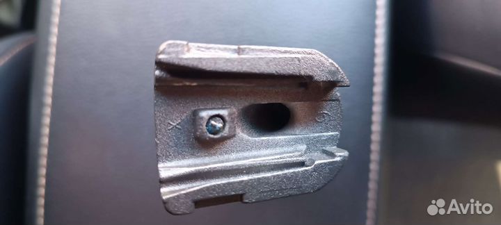 Кронштейн зеркала салона