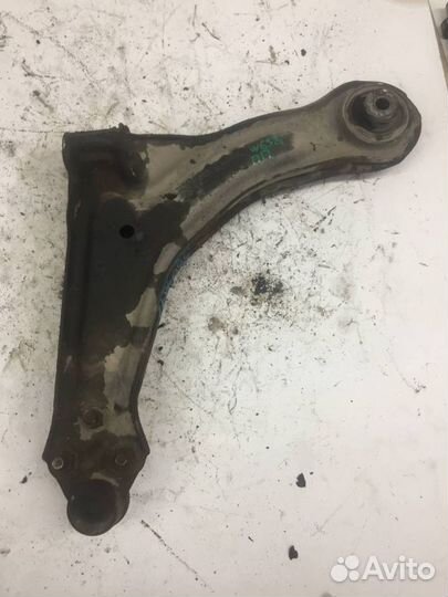 Рычаг передний правый нижний