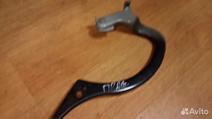 Renaylt symbol 2 петли багажника