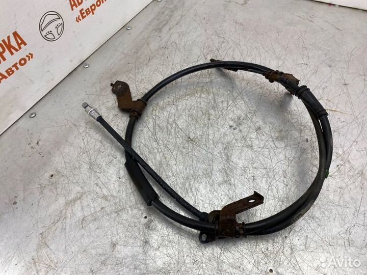 Трос стояночного тормоза левый Hyundai Sonata Nf