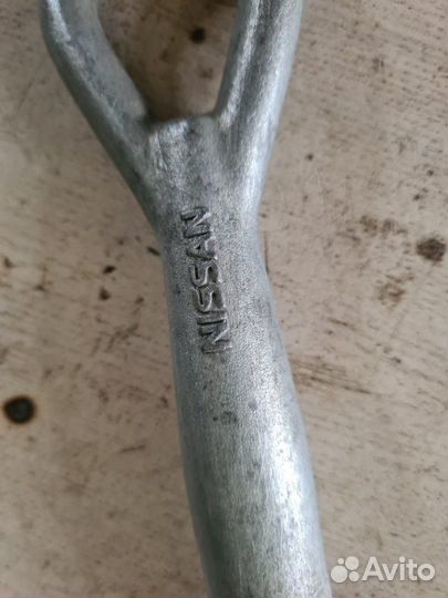 Крюк буксировочный Nissan Juke F15 HR16DE 2014