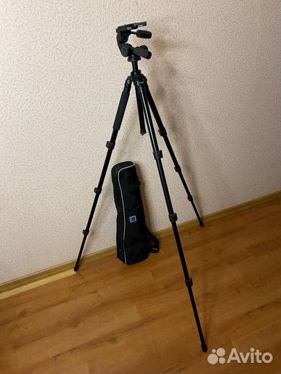 Штатив Benro A550F + Чехол