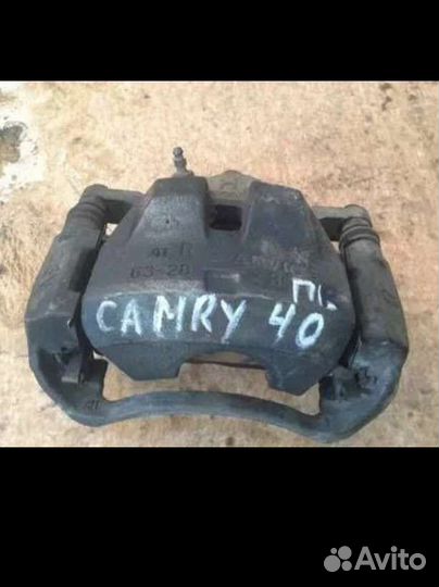 Передние суппорта и колодки новые Тойота Камри