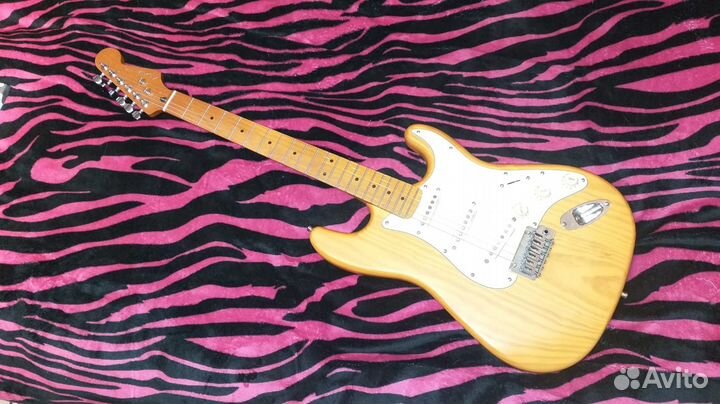 Электро гитара Fender Stratocaster SSS Custom