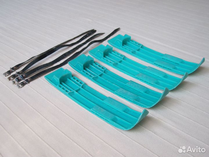 Лыжи детские пластмассовые СССР (две пары)