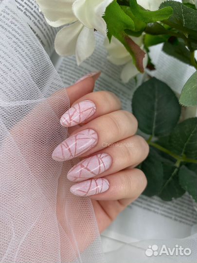 Модель на маникюр с покрытием гель лак