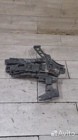 Кронштейн переднего бампера правый Mercedes W222 S