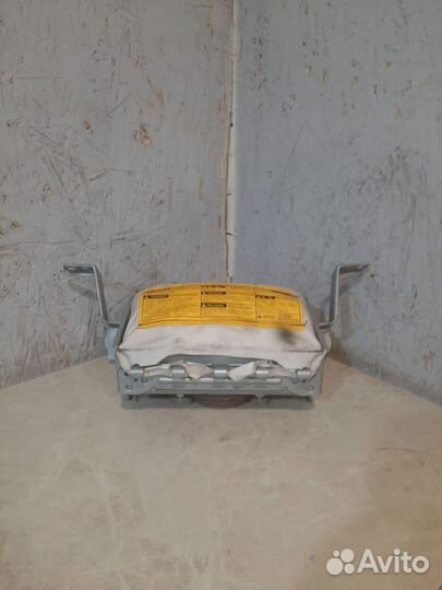 Подушка безопасности в торпедо Toyota Camry 40