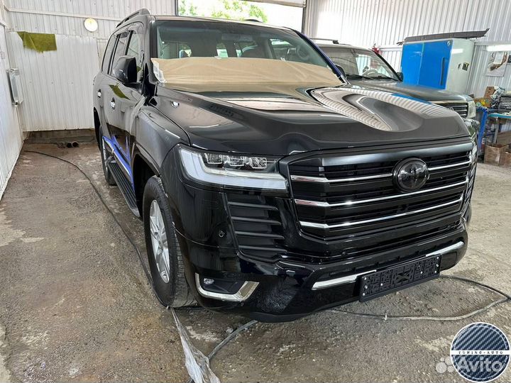 Рестайлинг обвес в Toyota Land Cruiser 300