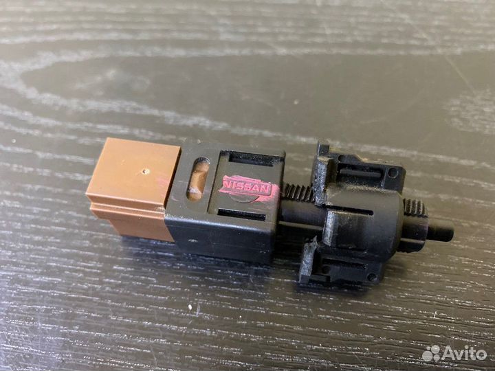 Концевик педали тормоза бу Infiniti Fx35 S50