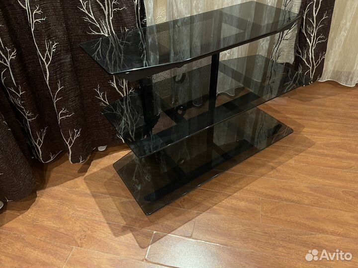 Стеклянная тумба под тв и аудиотехнику