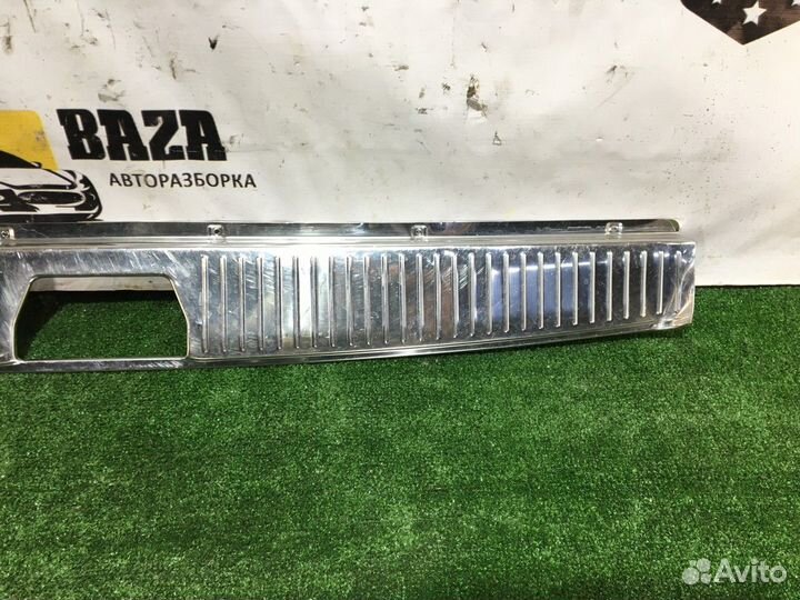 Накладка багажника задняя Mercedes-Benz E-class